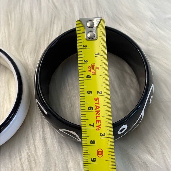 Source Unknown Black and White Resin Bangle Duo - Picture 4 of 6